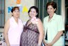 15062007
Mariana Villalobos de Gidi disfrutó de una fiesta de regalos ofrecida por sus amigas Melba, Penélope, Eunice y Elena, para el segundo bebé que espera.