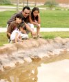 17062007
Daniel Rauda Aranda con sus pequeños hijos Hanah Sofía y Daniel Rauda Torres, en una fotografía con motivo del Día del Padre.