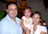 21062007
Ximena González disfrutó de una alegre fiesta por su tercer cumpleaños, organizada por sus padres, Alejandro González y Bertha Torres.