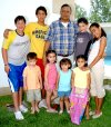 20062007
Don Roberto con sus nietos Eduardo Cepeda, Eduardo Siller, Luis Cantú, Marcela Cantú, Regina Cantú, Santiago Siller, Paty y Ana Paula Siller.