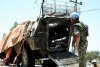 Fuentes militares libanesas dijeron que el artefacto que causó la muerte de los militares españoles en Líbano iba oculto dentro de un coche bomba.