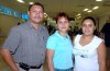 22062007
Gaby Canderos viajó a Tijuana, la despidieron Ismael y Nelly Coronado.