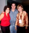 25062007
Lizeth y Alejandro Safa acompañados de Eugenia Gordillo, de la Asociación Cuenta Conmigo.