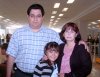 29062007
Josie Leal de Barraza viajó al DF, la despidió Mariano Barraza.