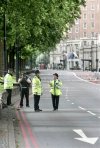 La Policía británica desactivó dos coches bomba en Londres, uno de ellos en un popular distrito de teatros y clubes nocturnos y el otro en la zona de Hyde Park, en el centro de la capital.