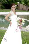 2a Ing. Cristina Irene Chavira García, el día de su boda con el Ing. Luis Daniel Cisneros Reyes.

Estudio Aldaba & Diane.
