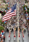 La jornada de fiesta se caracterizó por el empacho patriótico en forma de banderitas, desfiles aéreos y los colores de la bandera en todas partes.