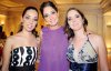 Se casará muy pronto
Monserrrat Cagigas de Solana y Dulce Correa de Valencia junto a la futura novia.