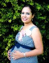 01072007
Ana Laura Fernández de Garza, en la fiesta de canastilla que le ofrecieron sus familiares y amigas para la bebé que espera.