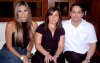 02072007
Lupita Puente de Lugo y Gerardo Lugo Barocio con sus hijas Claudia y Mariana, anfitriones de la fiesta.