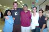 02072007
David y Katia Rich viajaron a San Diego, los despidieron Ivonne Sandoval y Héctor Tamayo.