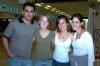 03072007
Jayna Stransky viajó a Estados Unidos y la despidieron Roberto Guerrero, Emily Lewis y Maylene Labossere.