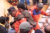 Al menos doce personas murieron y 115 siguen desaparecidas a causa del naufragio de un transbordador en el archipiélago filipino, donde los fuertes vientos y el intenso oleaje han obligado a suspender las tareas de salvamento.