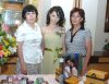 07072007
Blanca Natalia Acosta junto a Flor Peña y María Luisa Sifuentes, anfitrionas de su fiesta pre nupcial.