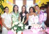 05072007
Luz María Ruiz Esparza recibió muchas felicitaciones por el cercano nacimiento de su  bebé, en su fiesta de canastilla.