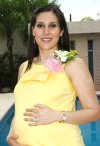 06072007
Brenda Montebruck de Haro, en la fiesta de canastilla que le ofrecieron para la bebé que espera.