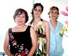 12072007
La futura novia fue festejada por su mamá, Teresita Llamas de Vega y su suegra, Rosa Alicia Ramírez de Martínez.