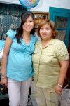 08072007
Rocío Georgina Ramírez Claro con su mamá, Rocío Claro, quien le ofreció una fiesta de canastilla para el bebé que espera.