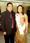 08072007
Mayra Moreno, reina del Club de Leones Torreón con su papá, Mario Moreno Ibarra.