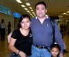 05072007
Anaximandro González viajó a San Luis Potosí, la despidieron Paulina y Brenda González.