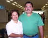 10072007
José Ángel Aviña viajó a México y lo despidió Martha Guerrero.