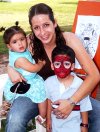 13072007
Anneth y Tarek Cháirez Ramírez festejaron su cuarto y tercer cumpleaños, respectivamente y fueron festejados por su mamá, Sonia Cháirez Ramírez.