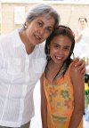 15072007
Jacqueline Porras Andrade junto a su abuelita, Nora Gámez de Porras, el día que festejó sus 14 años de vida.
