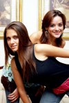 31072007
Las primas Zaira Estela Aguiñaga Padilla y Elena Webb Becerra, fueron despedidas por su viaje de estudios a París, Francia.