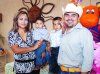 31072007
Raúl Flores y Rocío Fabián prepararon un convivio para su hijo Nicolás por su primer cumpleaños, también lo acompaña su hermanito Diego.