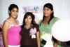 24072007
Rocío Castillo de Reyes junto a Cristina y Mayra Reyes, anfitrionas de su fiesta de regalos para el bebé que espera.