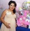 25072007
Argelia Azucena Estrada de Acuña, en la fiesta de regalos que le ofrecieron para la primera bebé que espera.