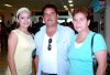 21072007
Josefina Franco, Jesús Salvador y Estela Villa viajaron a Puerto Vallarta.