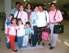 22072007
Mariel González llegó del DF, la recibieron Katy Carlos y Sofía González.