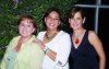 01082007
Laura Frisbie, Marcela Treviño y Pily de Diez, felicitaron a Mónica Diez en su cumpleaños.