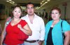 01082007
Francisco Ureña viajó a México y lo despidieron Lety y Coco Ureña.