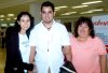 01082007
Wendy Castrejón viajó a Monterrey y la despidió Gabriela Echávarri.