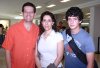 02082007
Gaby y Carlitos Cobián viajaron a Cancún y los despidieron Dora y Eva Cobián.