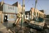 El número de muertos que dejó el terremoto de 7.9 grados en la escala de Richter que estremeció la víspera a Perú fluctúa entre los 400 y 500, mientras que los heridos llegaron a a más de un millar.