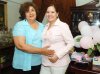 11082007
Claudia Lagunes de Muñoz junto a su suegra, Carmen Díaz, anfitriona de su fiesta de canastilla para la bebé que espera.