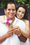 11082007
Carlos Gerardo Rodríguez y Romy Navarro Díaz, en la despedida que les ofrecieron por su próxima boda, a celebrarse el próximo 18 de agosto.
