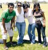 Elizabeth y Elías Quezada; junto a Flor Soto.