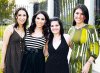 Alejandra Soltero Meléndez junto a sus amigas.