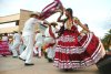 Las tehuanas istmeñas salieron al templete con sus huipiles bordados en hilo y se llevaron la ovación de la gente, lo mismo que las representantes de Jutla de Crespo, con sus sones del Palomito y de la Culebra y el Jarabe Chentello cantados en vivo y con mucho sentimiento.