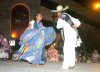 No fue el cerro del Fortín, pero sí la Alameda Zaragoza la que se vistió de fiesta para recibir a la Guelaguetza y cumpliendo con su objetivo primordial, que es el de compartir.