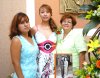 19082007_d_Liliana Soto Puentes junto a Mary y Coco Soto, anfitrionas de su despedida.