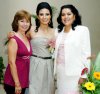27082007
Ariadna acompañada de su futura suegra, Silvia Pedroza Mojica y su mamá, Evangelina Castillo Hernández, organizadoras de su festejo pre nupcial.