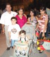 28082007
Nacho y Susana Aguirre, con sus hijos Renata, Iñaki, Regina, Rosario y Emilio.