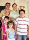 28082007
Nacho y Susana Aguirre, con sus hijos Renata, Iñaki, Regina, Rosario y Emilio.