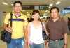 28072007
Emma Ayala y Christian Landaverde viajaron a Monterrey y los despidió Jesús Sánchez.