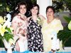 26082007
Alejandra Flores de Godoy acompañada de las anfitrionas de su reunión pre nupcial, Luz María Chávez de Flores y Marcela Godoy.